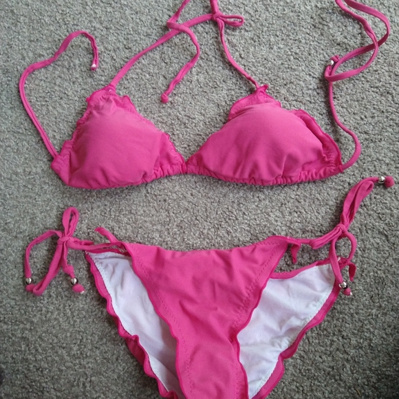 Bikinis - Picture 2 of 7